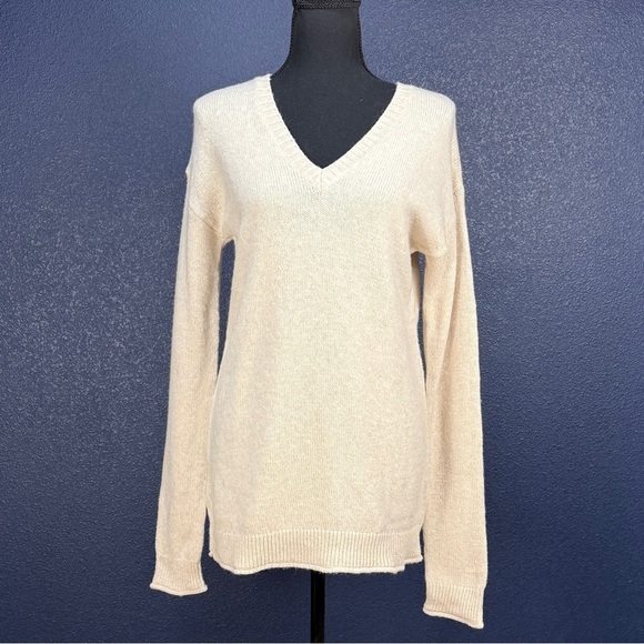 GAP Sweaters - NWT GAP Cream "Cosy V-Neck" Sweater, Size Medium